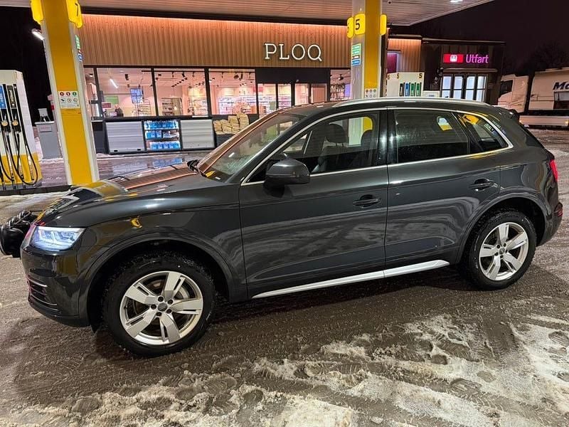 Grå Begagnad 2017 Audi Q5 SUV | 203 900 kr (Bra pris) - Bild 1/4