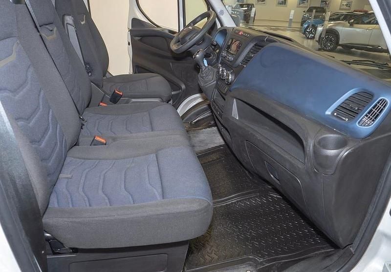 Begagnad Iveco Daily 136 HK (100 kW) 2022 Vit Van