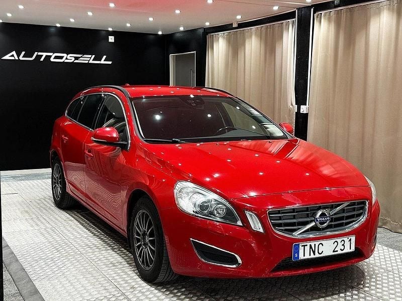 Begagnad Volvo V60 Momentum 116 HK (85 kW) 2011 Röd Kombi