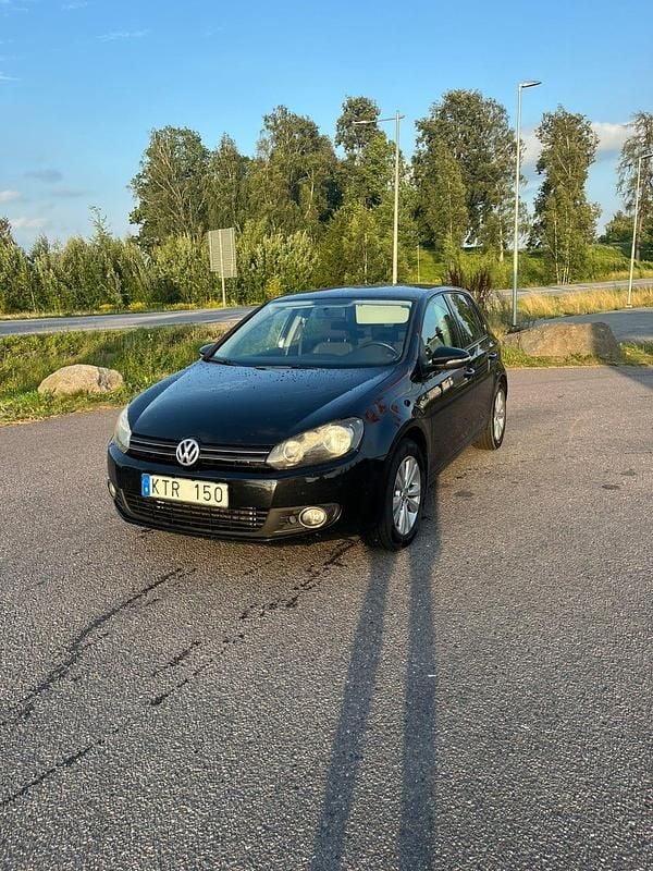 Begagnad VW Golf VI 102 HK (75 kW) 2011 Halvkombi