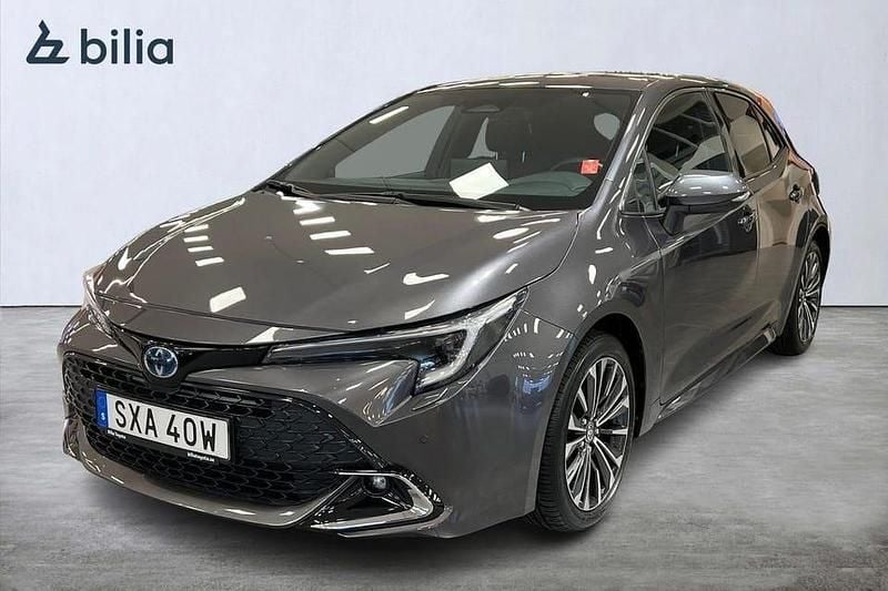Begagnad Toyota Corolla Hybrid Style 141 HK (103 kW) 2024 Mörkgrå (grå) Halvkombi
