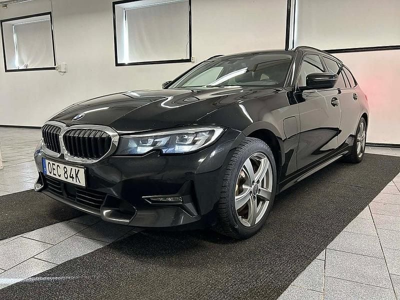 Begagnad BMW 330e Sport Line 184 HK (135 kW) 2020 Svart Kombi