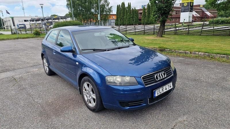 Blå Begagnad 2004 Audi A3 Halvkombi | 10 000 kr (Bra pris) - Bild 1/4