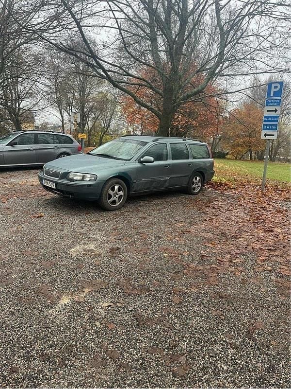 Grön Begagnad 2002 Volvo V70 Kombi | 7 500 kr (Bra pris) - Bild 1/2