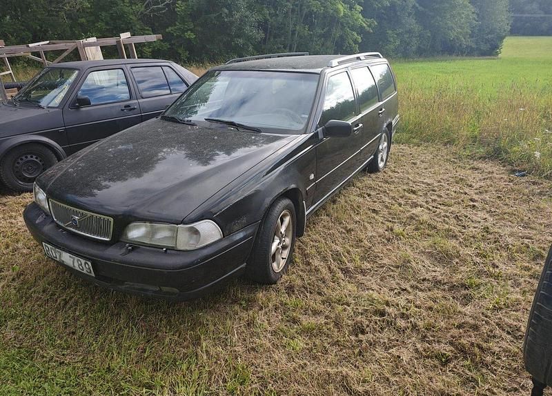 Svart Begagnad 2000 Volvo V70 Kombi | 5 500 kr (Marknadspris) - Bild 1/2