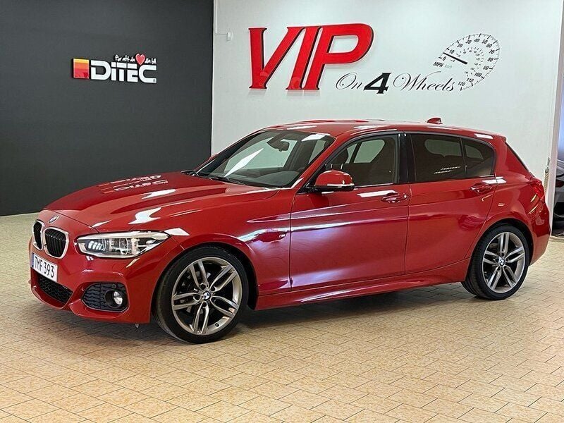 Röd Begagnad 2018 BMW 118 M Sport Halvkombi | 189 800 kr (Bra pris) - Bild 1/4
