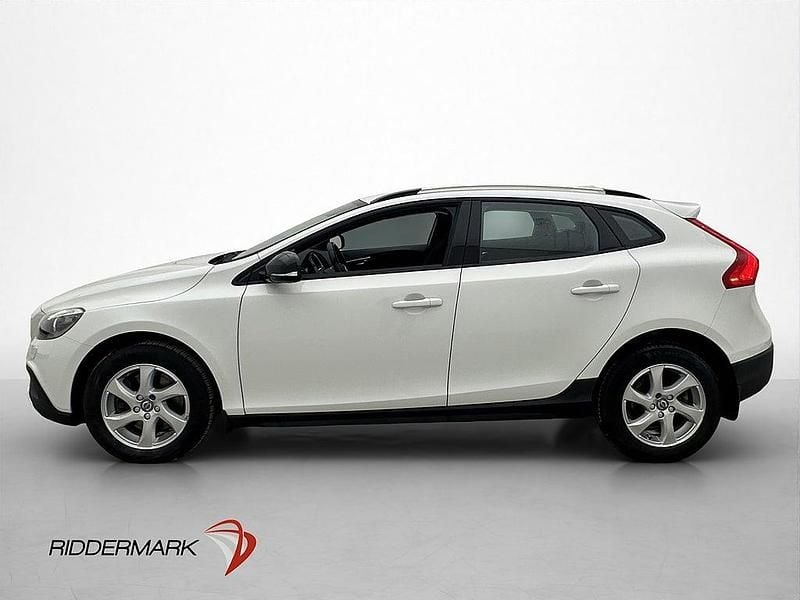 Begagnad Volvo V40 Momentum 150 HK (110 kW) 2014 Vit Halvkombi