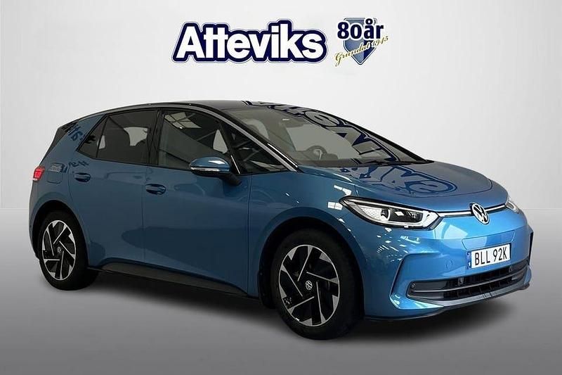 Blå Begagnad 2024 VW ID.3 Pro Performance Halvkombi | 419 900 kr - Bild 1/4