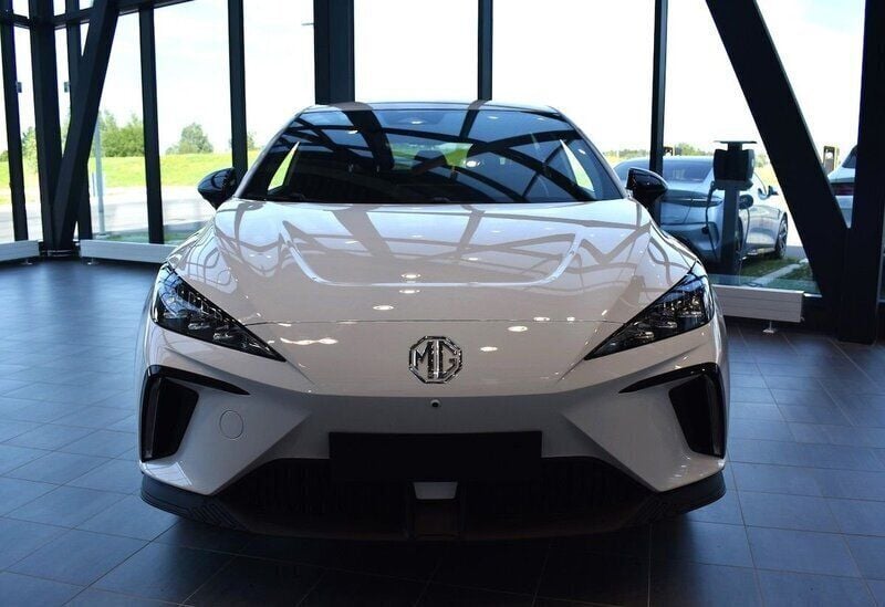 Vit (white) Begagnad 2023 MG MG4 EV Luxury Halvkombi | 334 900 kr (Bra pris) - Bild 1/4