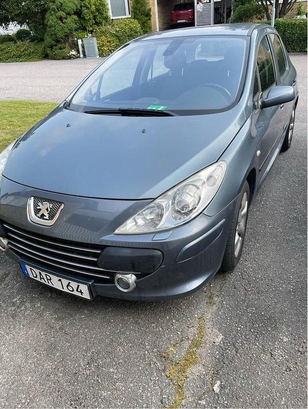 Grå Begagnad 2007 Peugeot 307 Halvkombi | 20 000 kr (Marknadspris) - Bild 1/4