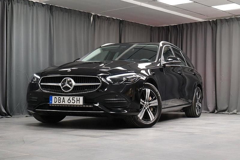 Svart Begagnad 2021 Mercedes C300e Advanced Plus Kombi | 419 000 kr (Marknadspris) - Bild 1/4
