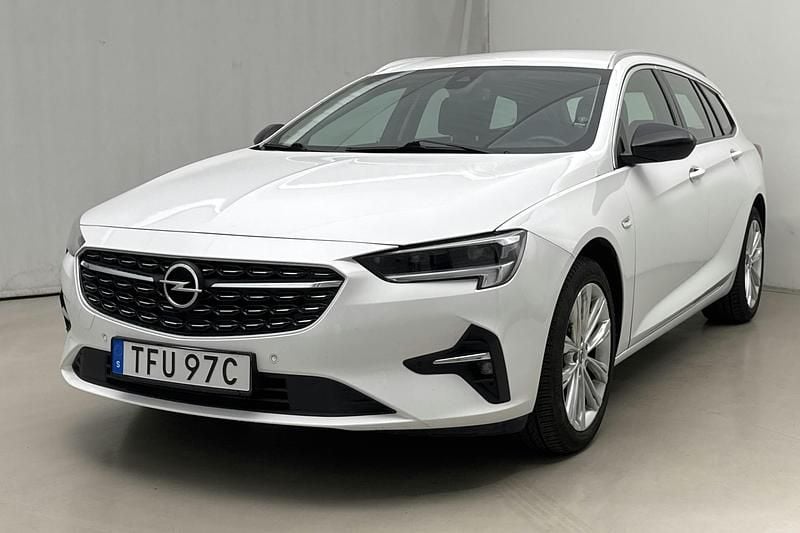 Vit Begagnad 2021 Opel Insignia Sport Kombi | 202 000 kr - Bild 1/4