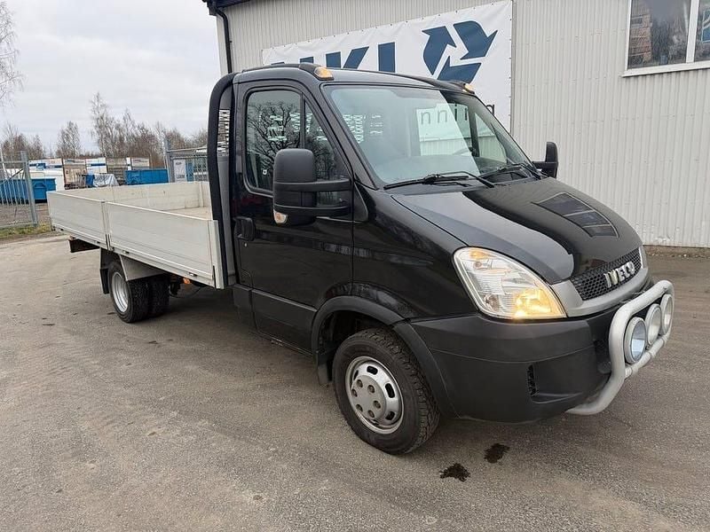 Svart Begagnad 2010 Iveco Daily Pickup | 118 750 kr (Marknadspris) - Bild 1/4