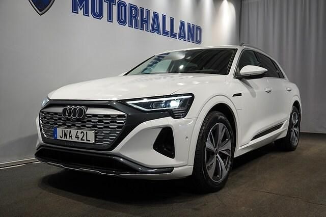 Begagnad Audi Q8 e-tron Proline 303 kW (413 HK) 2024 Vit SUV