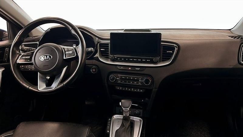 Begagnad Kia Ceed 105 HK (77 kW) 2021 Blå Halvkombi