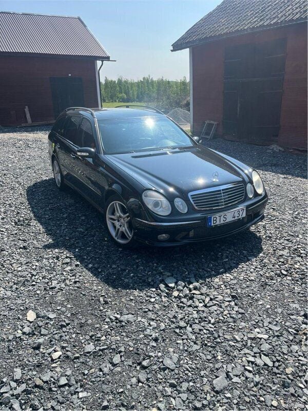 Svart Begagnad 2004 Mercedes E55 AMG Avantgarde Kombi | 215 000 kr - Bild 1/4