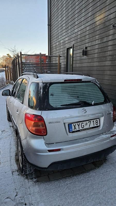 Begagnad Suzuki SX4 107 HK (78 kW) 2006 Halvkombi