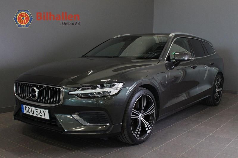 Grå Begagnad 2021 Volvo V60 Inscription Kombi | 309 900 kr (Marknadspris) - Bild 1/4