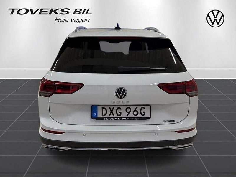 Begagnad VW Golf Alltrack 190 HK (139 kW) 2022 Vit Kombi
