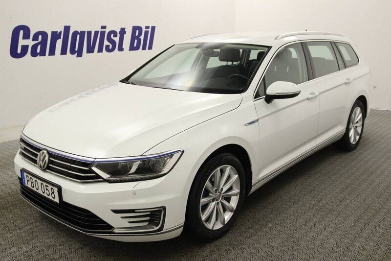 Vit Begagnad 2018 VW Passat GTE Kombi | 255 000 kr (Marknadspris) - Bild 1/4