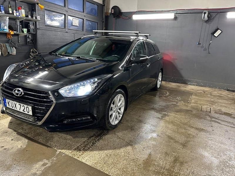 Svart Begagnad 2016 Hyundai i40 Kombi | 89 900 kr (Marknadspris) - Bild 1/4