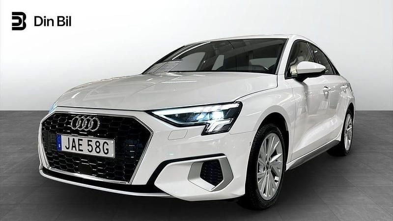 Vit Begagnad 2023 Audi A3 Advanced Sedan | 279 000 kr (Marknadspris) - Bild 1/4