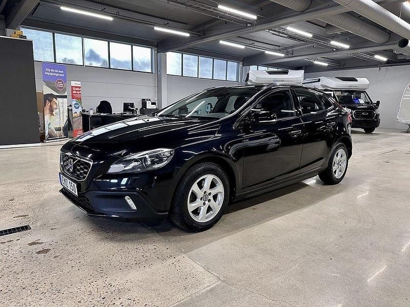 Svart Begagnad 2014 Volvo V40 CC Momentum Kombi | 119 900 kr (Marknadspris) - Bild 1/4