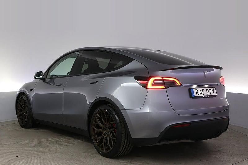 Begagnad Tesla Model Y Performance 392 kW (534 HK) 2023 Grå SUV