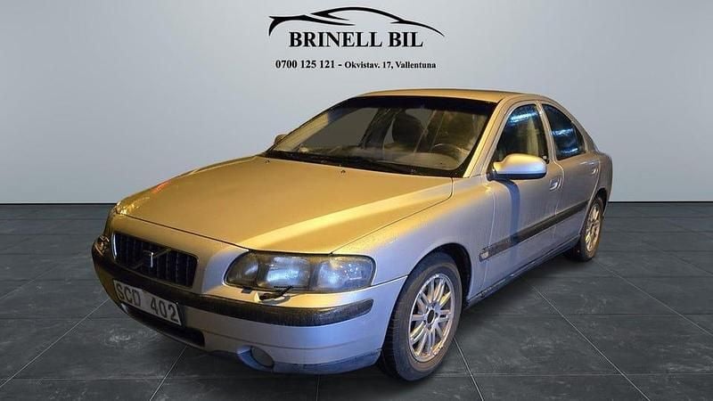 Grå Begagnad 2000 Volvo S60 Sedan | 19 900 kr (Lite dyr) - Bild 1/4