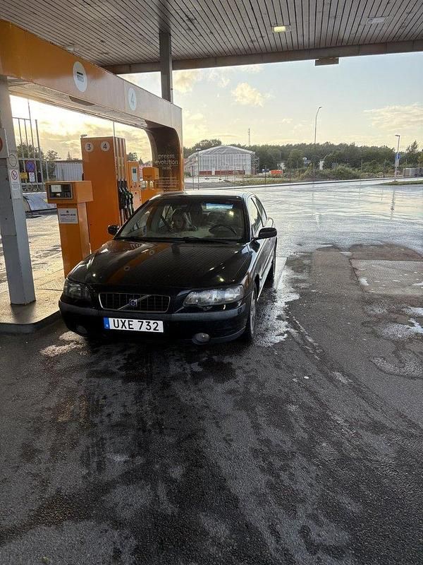 Svart Begagnad 2004 Volvo S60 Business Edition Sedan | 19 000 kr (Bra pris) - Bild 1/4