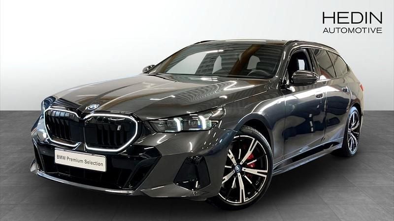 Grå (black) Begagnad 2025 BMW i5 M Sport Sedan | 838 700 kr - Bild 1/4
