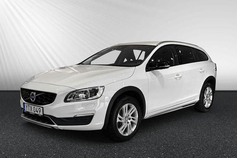 Vit Begagnad 2017 Volvo V60 CC Standard Kombi | 179 000 kr (Marknadspris) - Bild 1/4