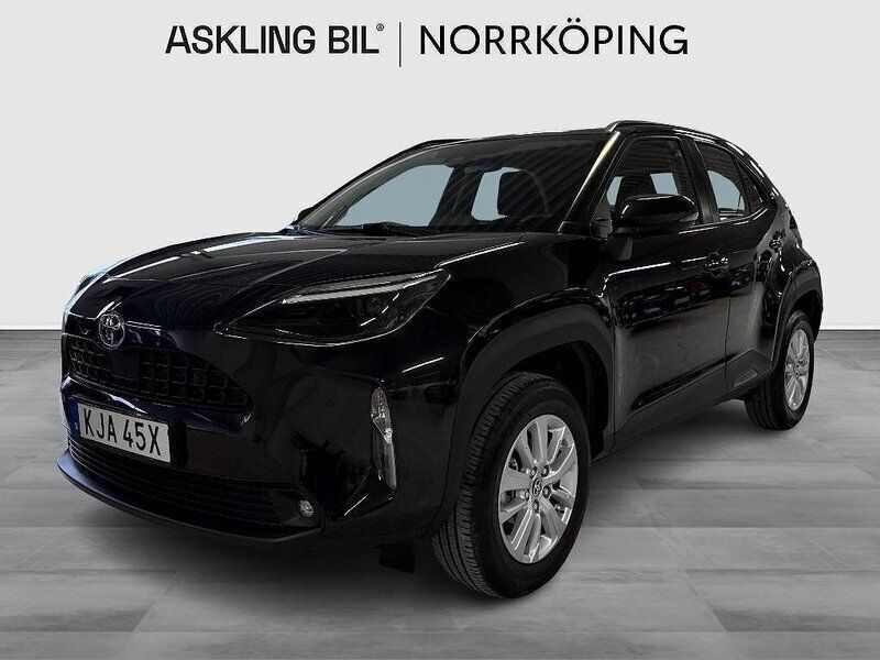 Svart Begagnad 2023 Toyota Yaris Cross Active SUV | 294 000 kr (Marknadspris) - Bild 1/4