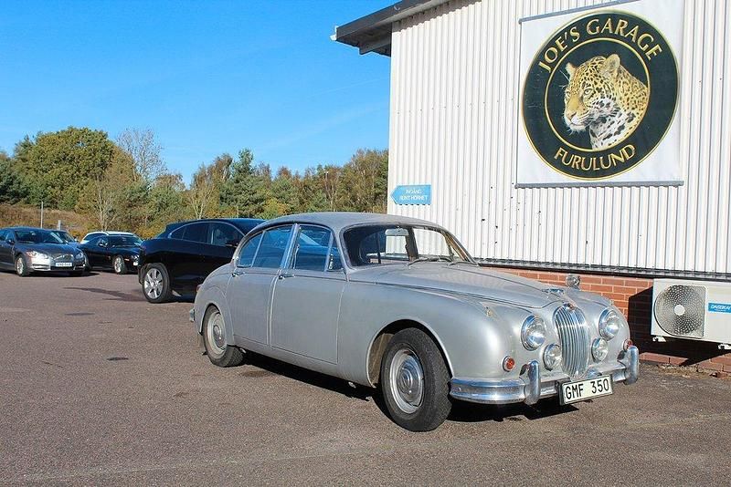 Ljusgrå Begagnad 1964 Jaguar MK II Sedan | 132 000 kr - Bild 1/4