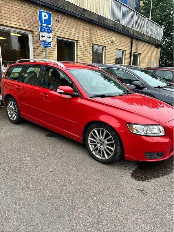 Röd Begagnad 2009 Volvo V50 Summum Kombi | 35 000 kr (Superpris) - Bild 1/4
