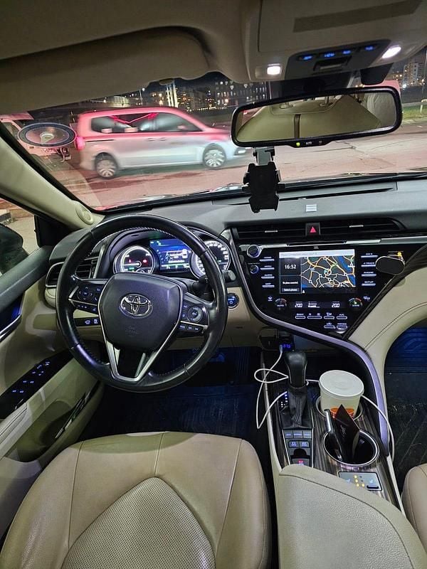 Begagnad Toyota Camry Hybrid Executive 218 HK (160 kW) 2020