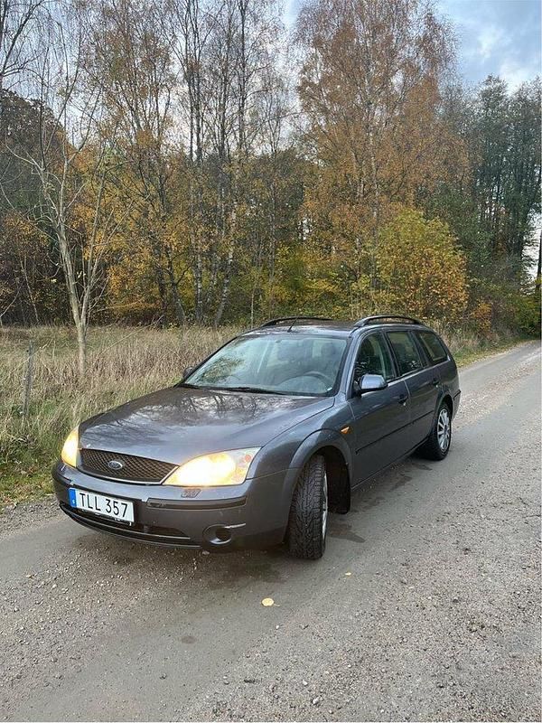 Grå Begagnad 2002 Ford Mondeo Kombi | 12 000 kr (Marknadspris) - Bild 1/4