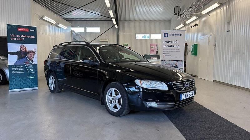 Svart Begagnad 2016 Volvo V70 Momentum Kombi | 144 900 kr (Marknadspris) - Bild 1/4