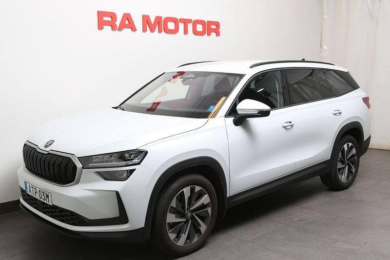 Vit Begagnad 2025 Skoda Kodiaq Business Line SUV | 519 900 kr (Marknadspris) - Bild 1/3