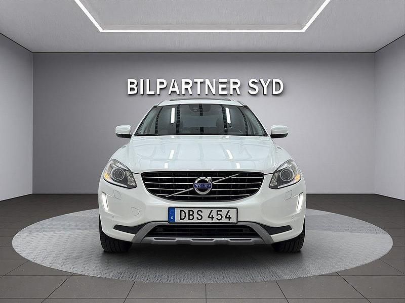 Vit Begagnad 2014 Volvo XC60 Summum SUV | 209 900 kr (Lite dyr) - Bild 1/4