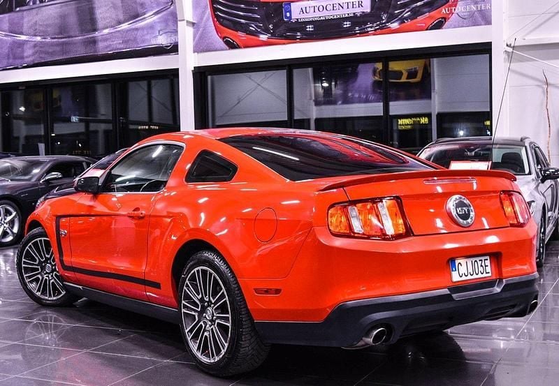 Begagnad Ford Mustang GT 418 HK (307 kW) 2011 Röd Sportkupé