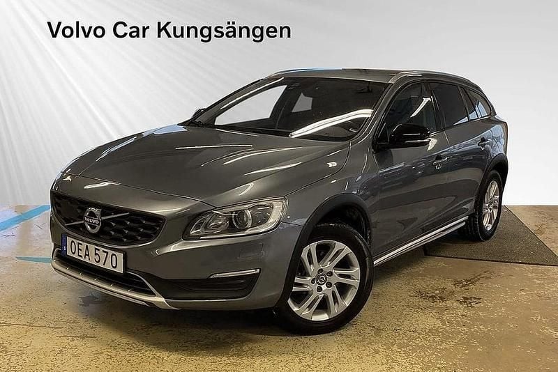 Grå Begagnad 2017 Volvo V60 CC Business Edition Kombi | 179 900 kr (Superpris) - Bild 1/3