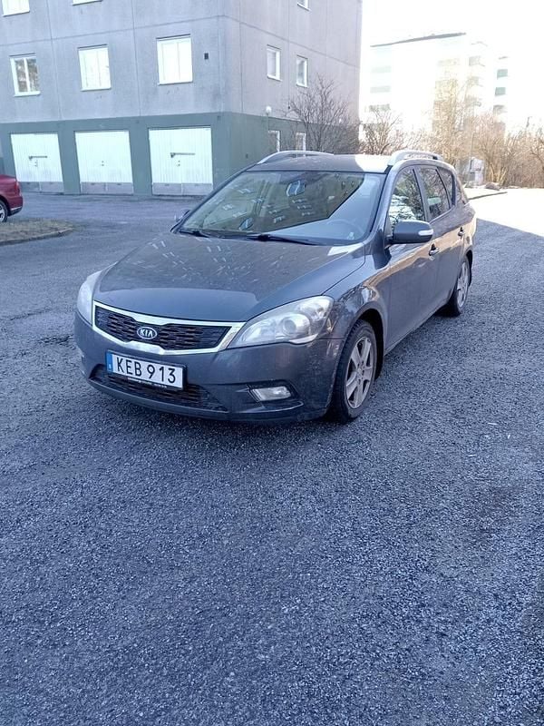 Begagnad Kia Ceed Sportswagon 115 HK (84 kW) 2010 Kombi