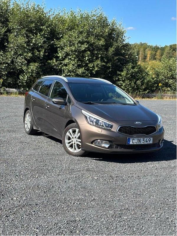 Brun Begagnad 2014 Kia Ceed Sportswagon Comfort Kombi | 62 000 kr (Bra pris) - Bild 1/4