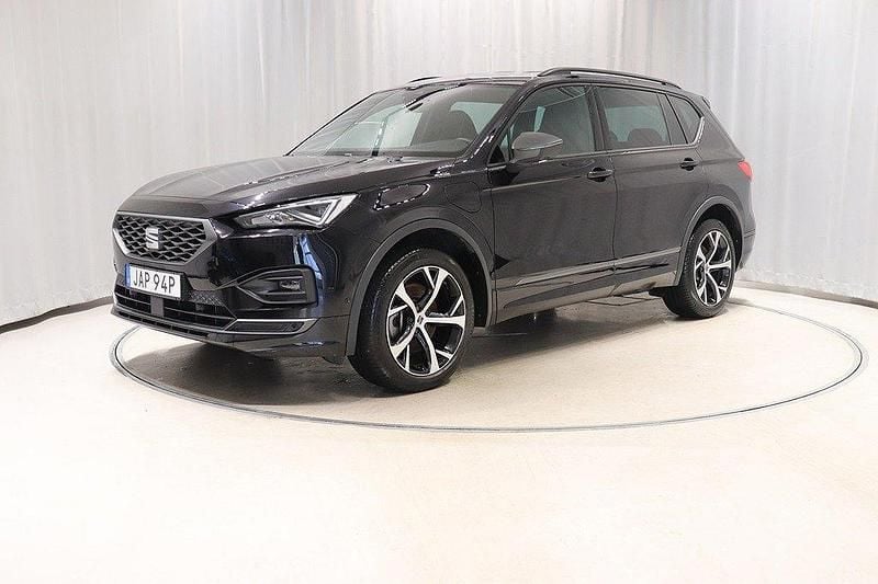 Svart (deep black metallic) Begagnad 2023 Seat Tarraco FR SUV | 368 900 kr (Bra pris) - Bild 1/4