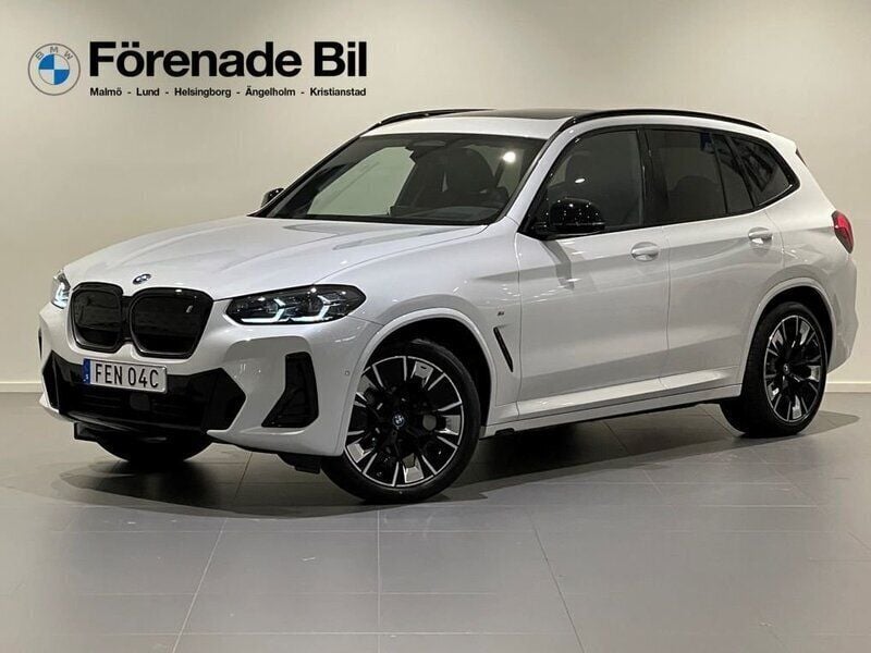Vit Begagnad 2023 BMW iX3 Shadowline SUV | 609 000 kr (Dyr) - Bild 1/4
