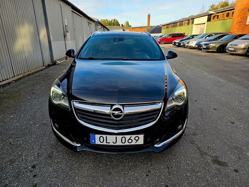 Begagnad Opel Insignia 194 HK (142 kW) 2013 Svart Kombi