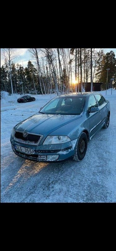 Grå Begagnad 2008 Skoda Octavia Halvkombi | 25 000 kr (Superpris) - Bild 1/4