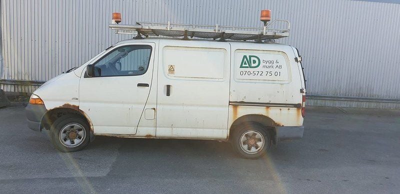 Begagnad Toyota HiAce 102 HK (75 kW) 2004 Vit Van