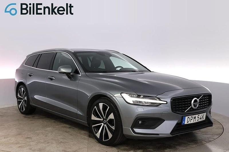 Grå Begagnad 2021 Volvo V60 Kombi | 288 800 kr (Marknadspris) - Bild 1/4